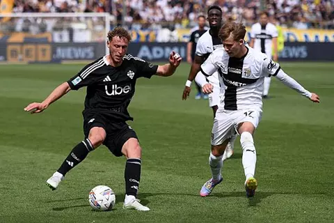 الهزيمة الأولى بعد 7 مباريات.. بارما يسقط أمام كومو